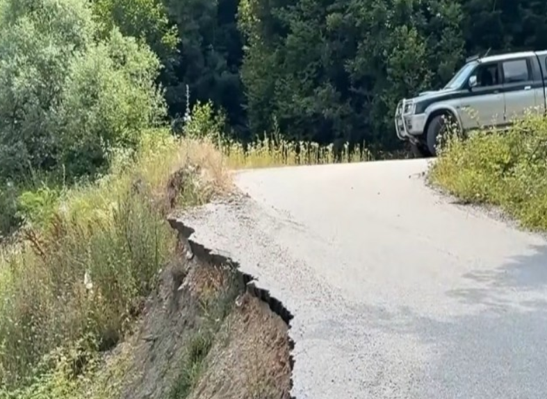 Shembjet rrezikojnë bllokimin e rrugës Junik–Morinë–Gjocaj