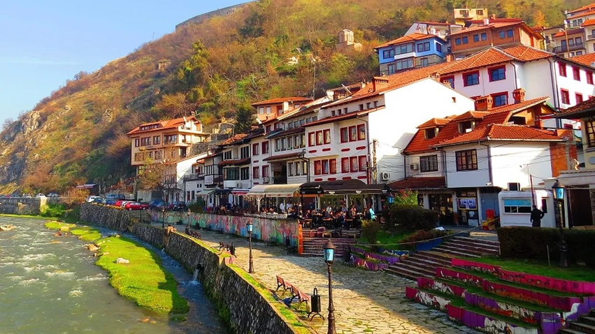 mbi-300-mije-turiste-brenda-5-muajve-vendet-fqinje-po-keqinformojne-per-sigurine-ne-kosove