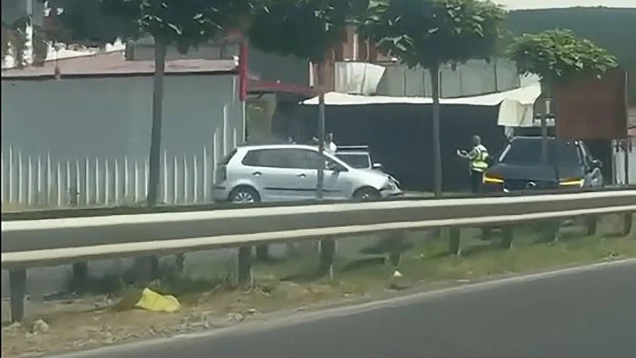Tre të lënduar në një aksident në rrugën Prishtinë-Pejë