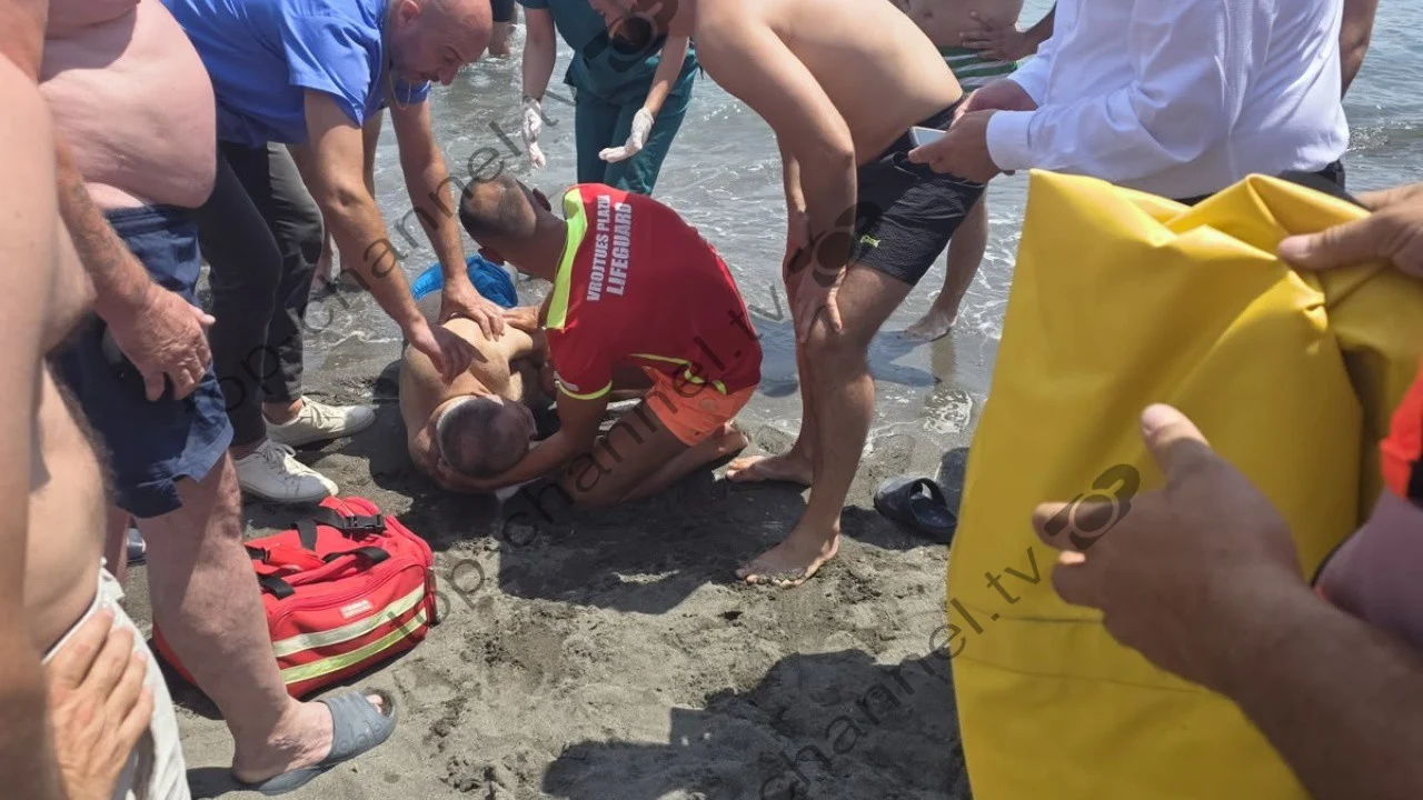 Vrojtuesi i plazhit i shpëton jetën 67-vjeçarit që po lahej në Velipojë, doli nga deti në gjendje kritike