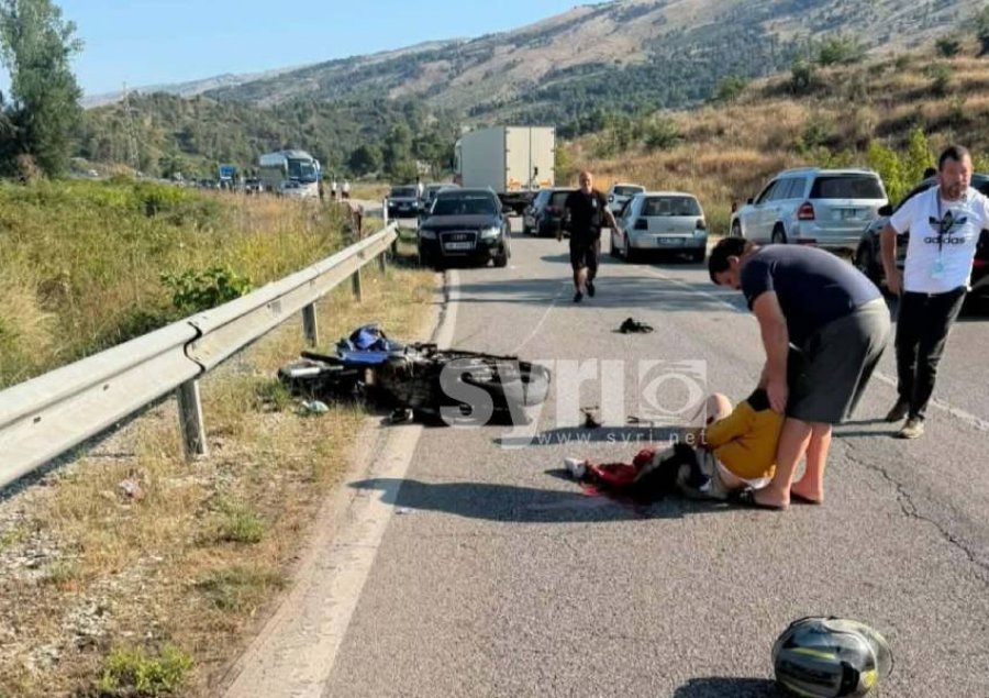 Aksident i rëndë në Gjirokastër–Tepelenë, motoristi rrezikon këmbën, niset me helikopter drejt Tiranës