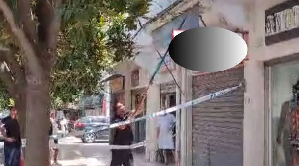 Shkëputet një pjesë suvaje pranë Gjykatës së Durrësit, fasadat e amortizuara të pallateve kthehen në rrezik