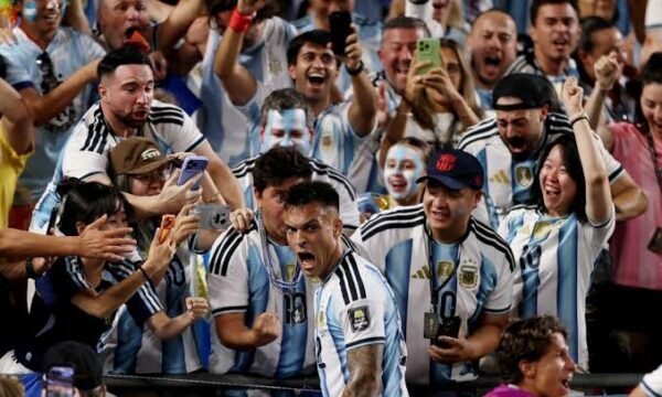 Pse Lautaro nuk u ndëshkua me kartonin e dytë të verdhë, pas ngjitjes në tribuna?