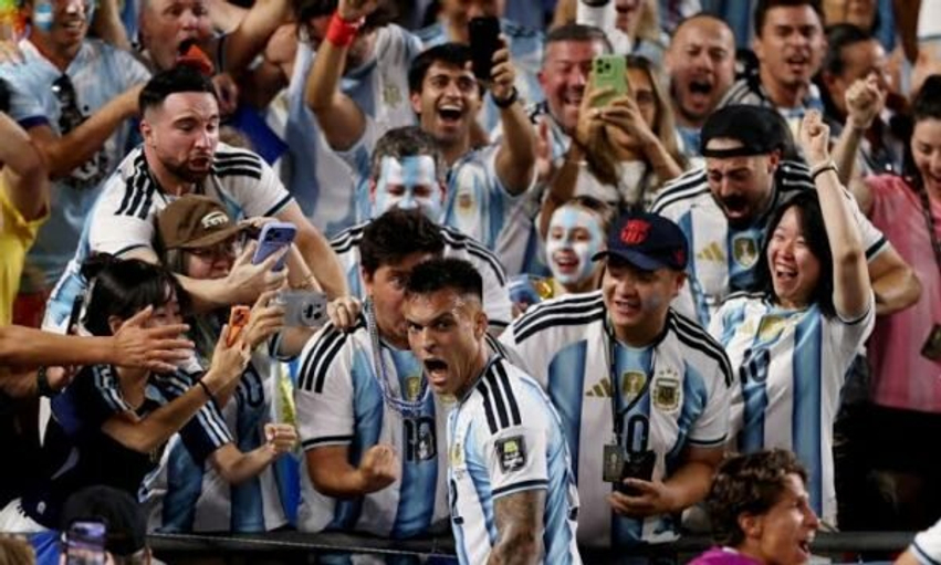 Pse Lautaro nuk u ndëshkua me kartonin e dytë të verdhë  pas ngjitjes në tribuna 