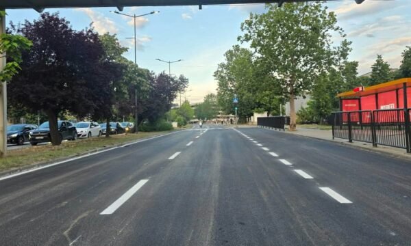 Përparim Rama njofton për përfundimin e punimeve në gjysmën e parë të rrugës “Fehmi Lladrovci”: Sonte hapet rruga