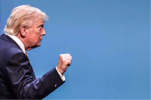 ​Trump: Hormuzi është i hapur, ne i goditëm fort
