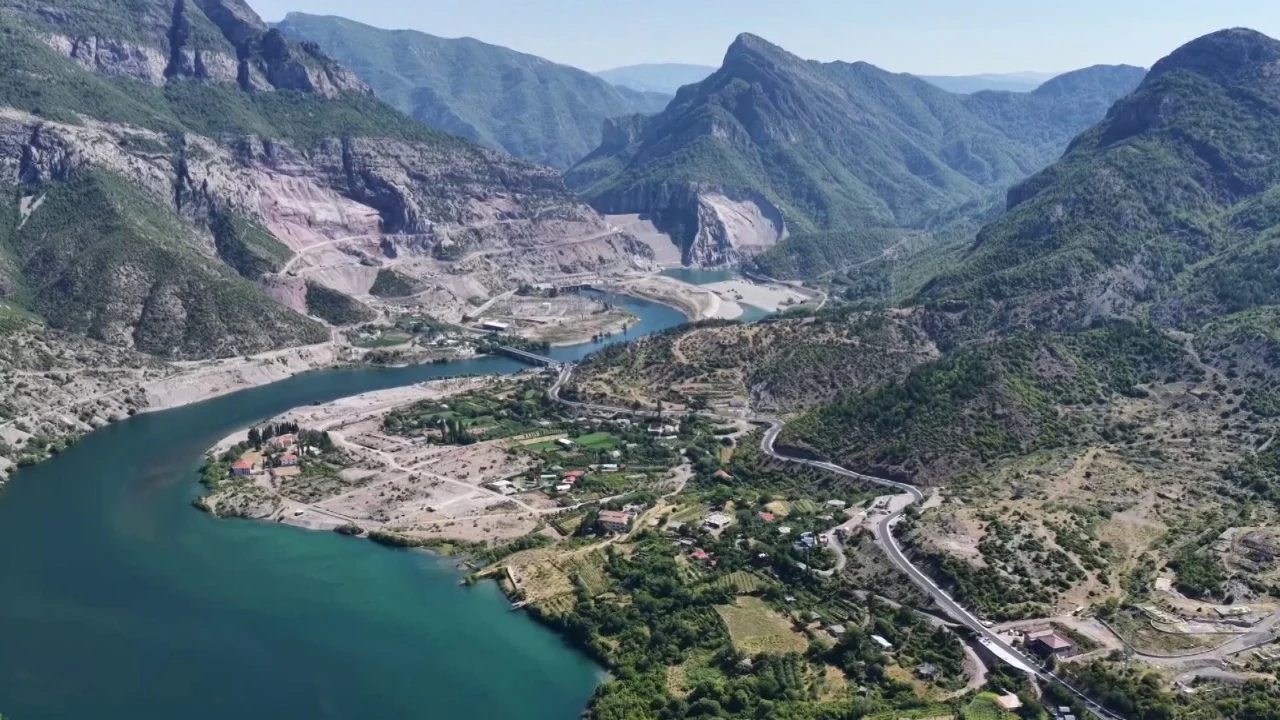 Përfundon rruga e Komanit, rikonstruksioni i segmentit të rrezikshëm ka shtuar numrin e turistëve
