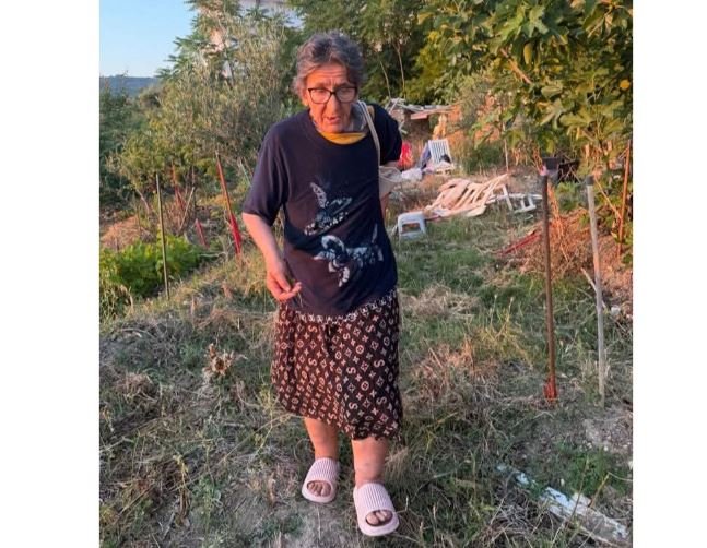 72-vjeçarja me demencë humb kontaktet me familjen në Vlorë, apel për ta gjetur