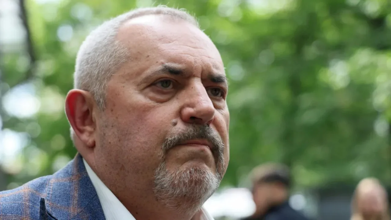 Putin me dorë të hekurt/ Doli kundër luftës në Ukrainë, politikani rus e pëson, arrestohet nga autoritetet