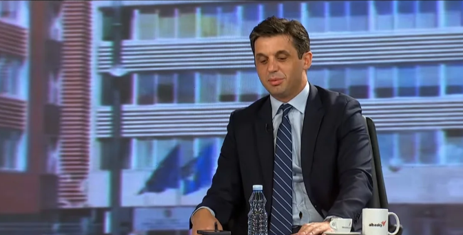 Befason avokati Hodaj: Do t’i padisë deputetët e Kuvendit!