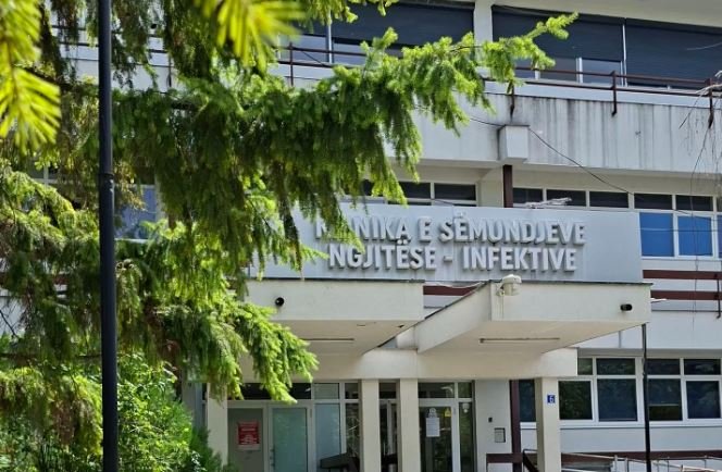 Dyshimet për helmim në “SachPizza”, QKUK: Rreth 70 pacientë kërkuan ndihmë mjekësore
