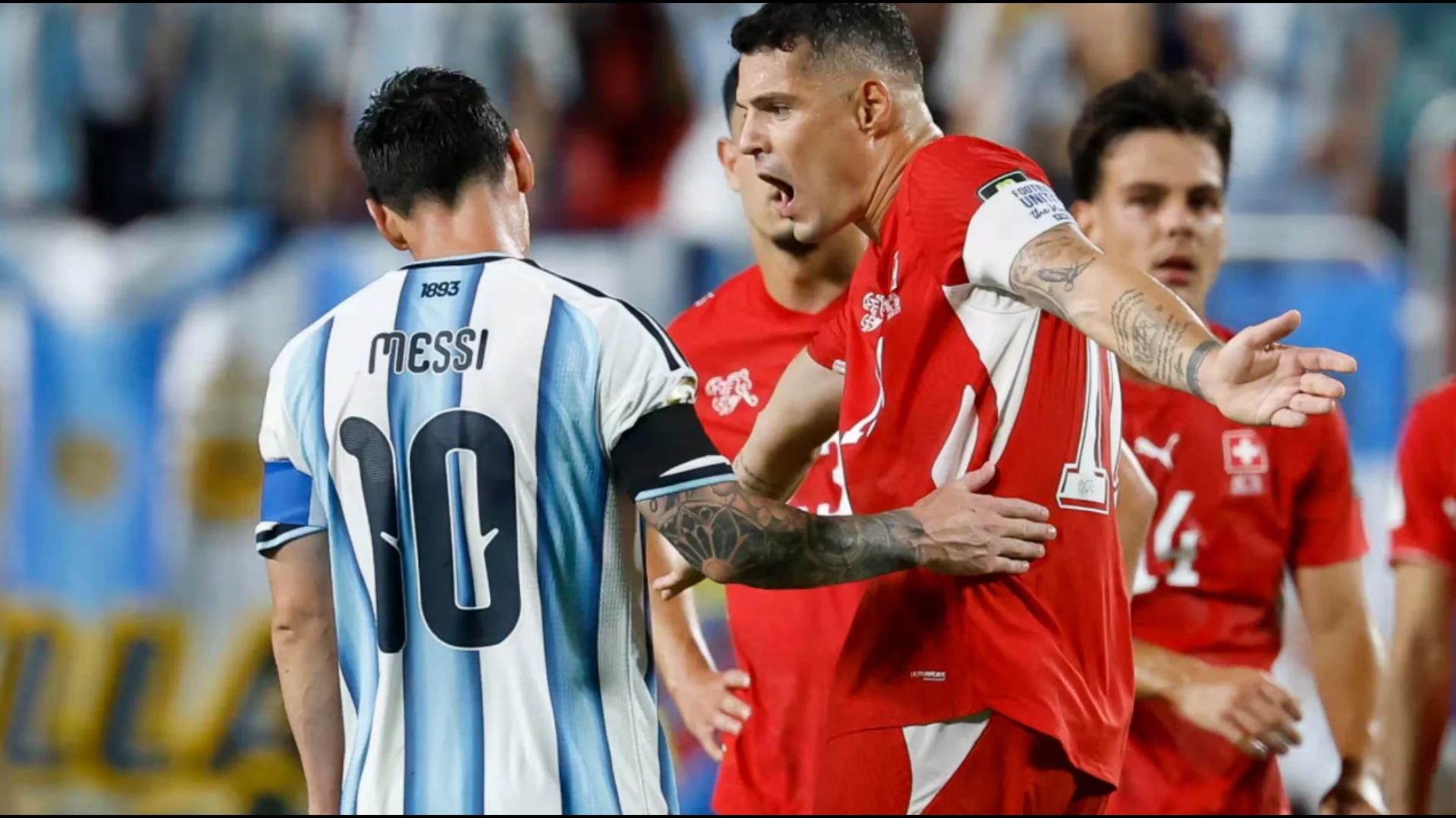 Argjentina me shiritin e zi në krah në sfidën me Zvicrën, u nda nga jeta Rattin, futbollisti që shtyu FIFA të përfshinte kartonët ndëshkues në futboll