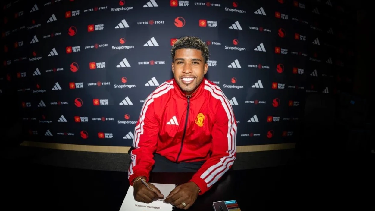 Zyrtare: Manchester United prezanton Andrey Santosin
