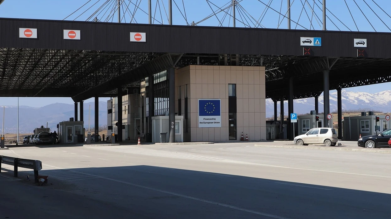 Serbia inicion katër procedura penale ndaj shqiptarëve të arrestuar, pak pritje në kufi