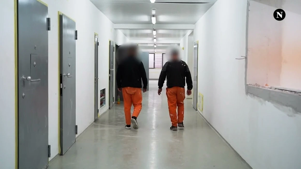 Dyshohet se përfitoi para nga një i burgosur, aktakuzë ndaj një oficeri korrektues në Dubravë