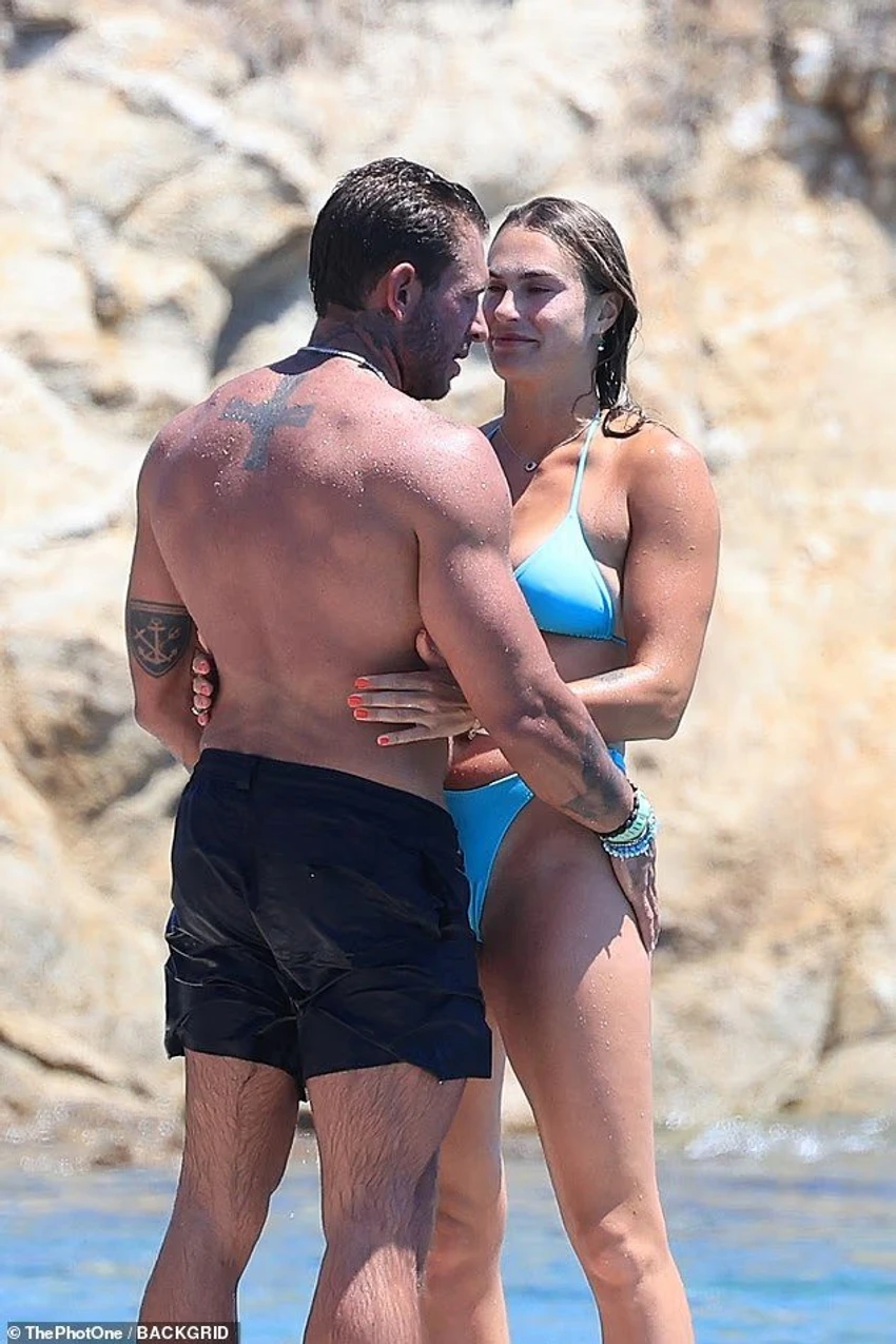 Aryna Sabalenka relaksohet në Mykonos me të fejuarin pas eliminimit nga Wimbledon 3 Image