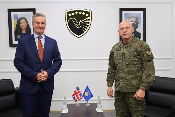 Gjeneral Jashari pret ambasadorin britanik, theksohet mbështetja për zhvillimin e FSK-së 