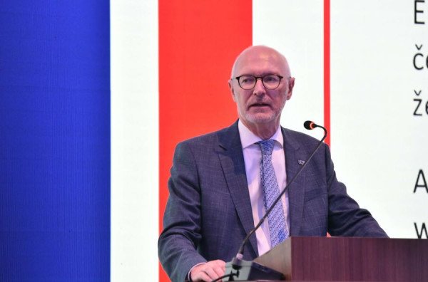 ​Ambasadori Guerot mesazh partive: Gjejeni vetë kompromisin dhe daljen nga bllokimi