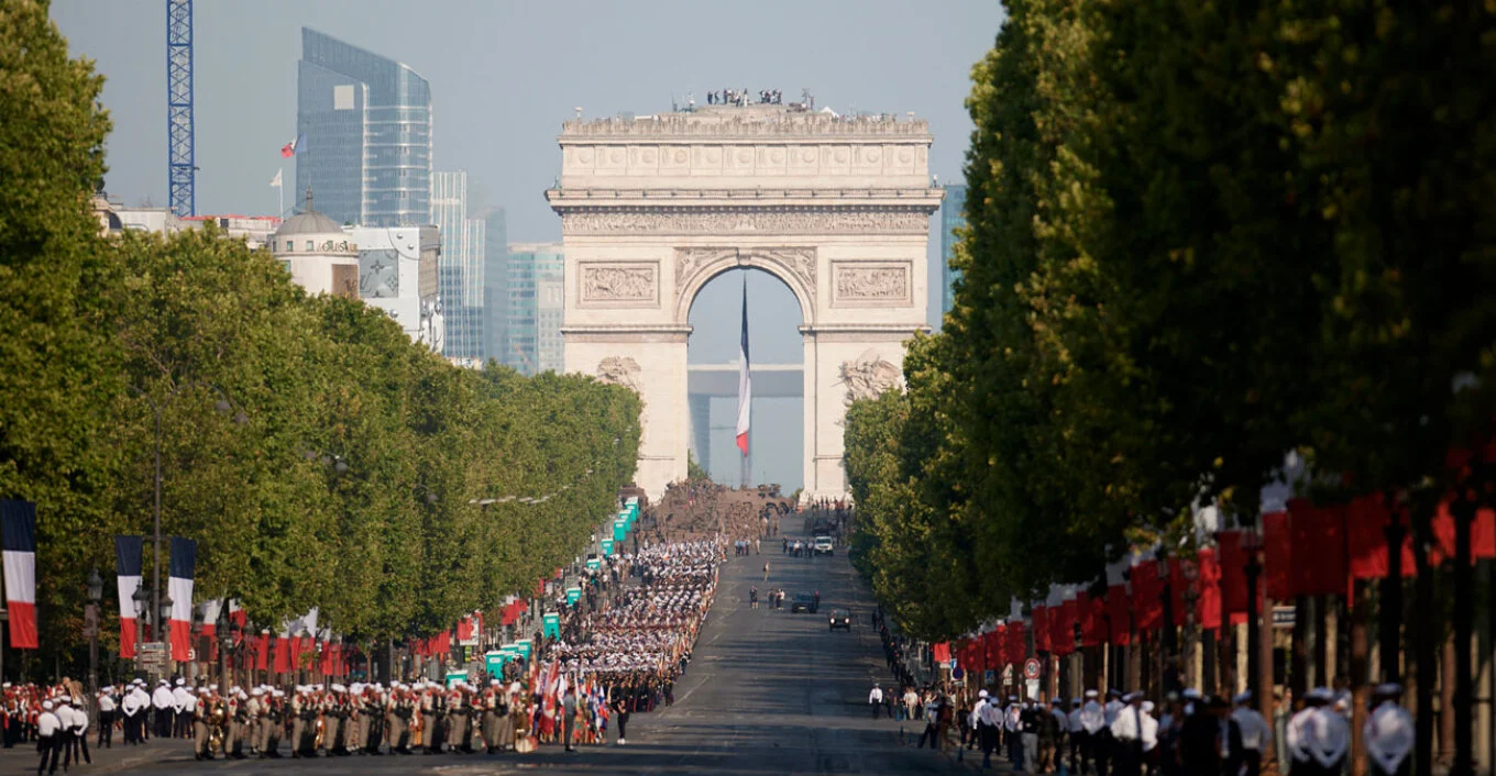 Parada madhështore e Ditës së Bastijës në Paris, Macron jep mesazhe për mbrojtjen e Europës dhe mbështetjen për Ukrainën