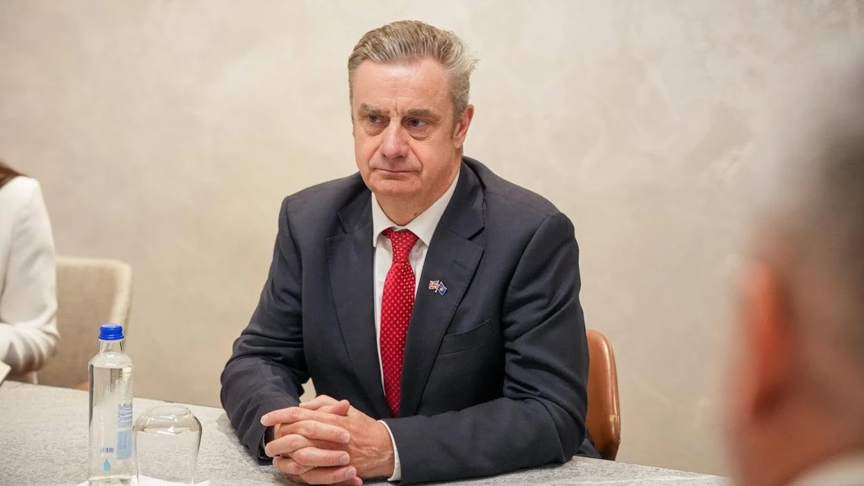 Hargreaves për takimet me Maqedoncin dhe Jasharin: Mbështetje për FSK-në për përafrim me strukturat e NATO-s