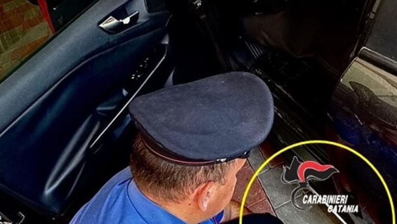 Përleshje para një lokali në Itali, shqiptari plagoset rëndë me thikë! Autori një bashkëatdhetar, karabinierët e kapin duke u arratisur