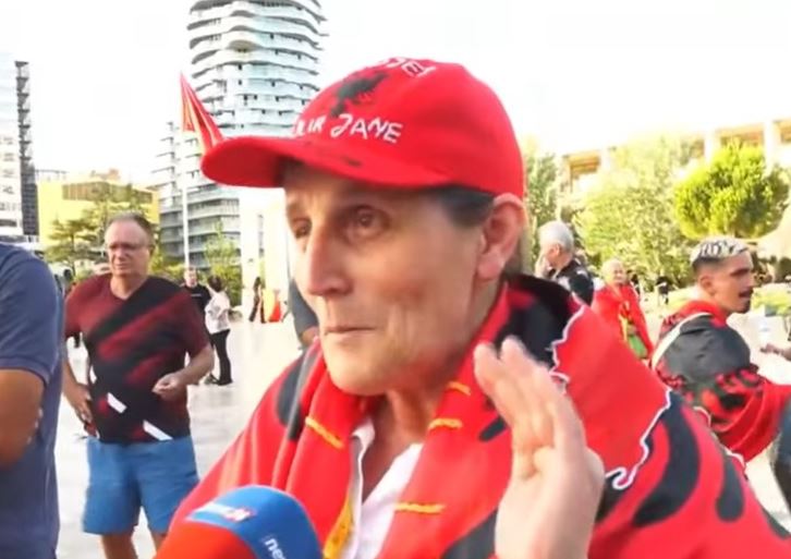 Qytetarja mesazh të fortë nga sheshi “Skënderbej”: Zgjohuni shqiptarë. Koha për revolucion