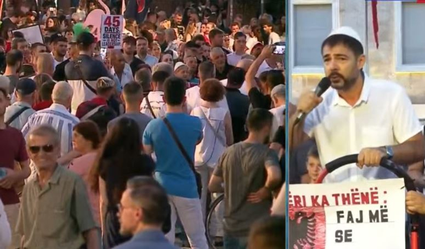 Ironizon protestuesi  Dorëheqje  Jeni të pushuar nga puna 