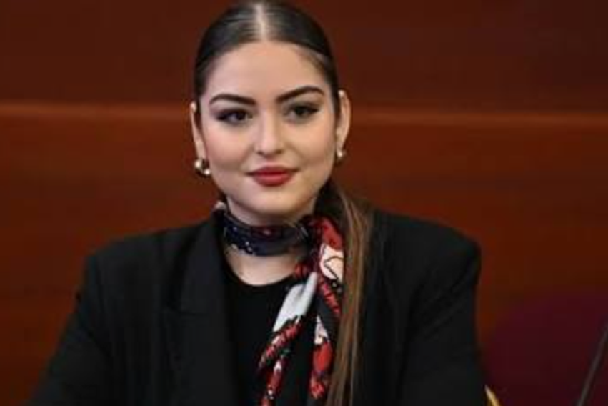 Pas debatit në rrjet  Sara Mila  Ia vlen të s lmohem unë  që vajzat të flasin pa frikë