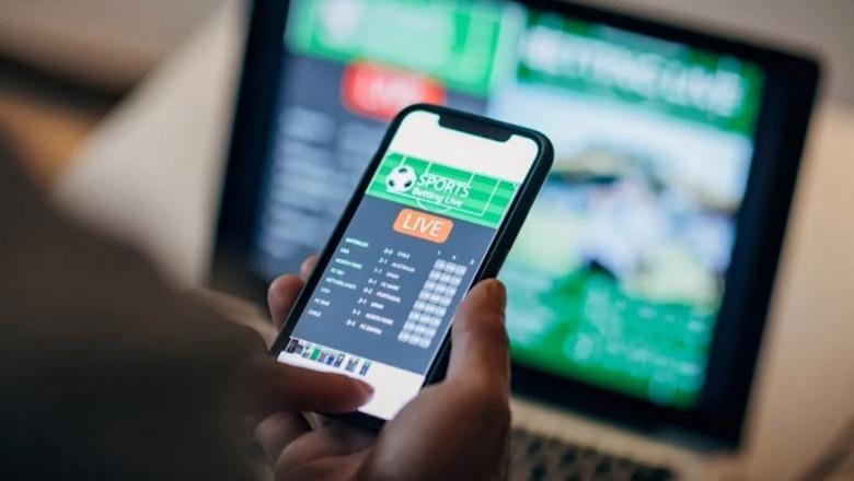 Basti sportiv online: si po ndryshon mënyra si shqiptarët dhe grekët vënë baste sot
