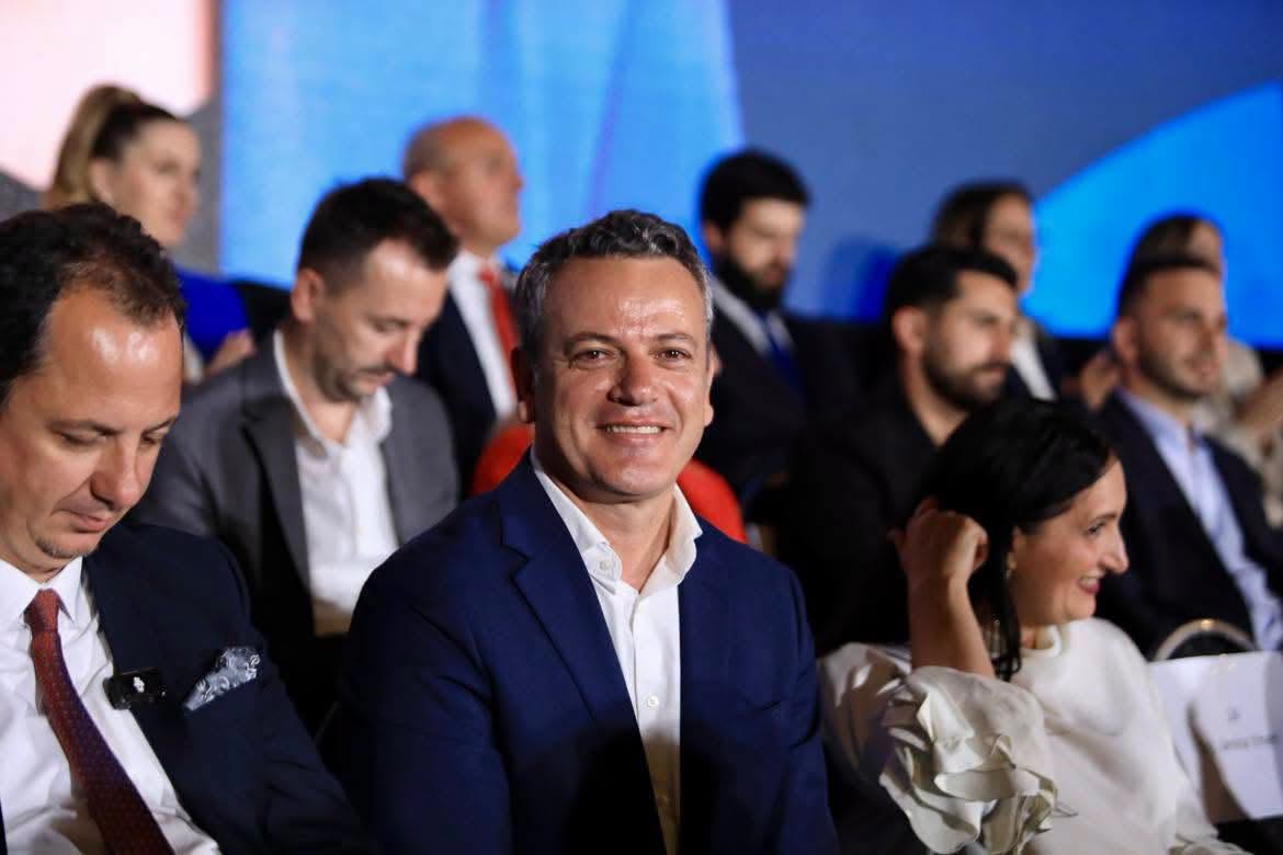 Gashi reagon pas procedimit të nënshkrimeve për shkarkimin e Abdixhikut 