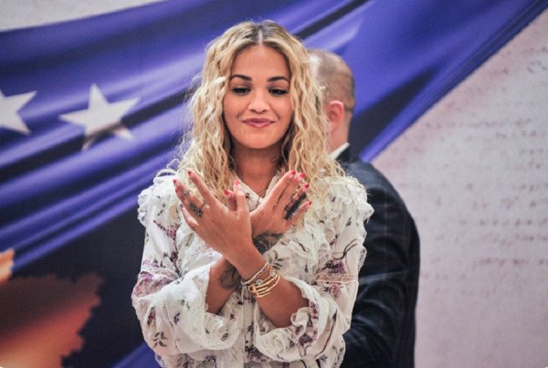 ​Rita Ora rikthehet në skenën ballkanike, koncert spektakolar në Ohër më 1 gusht