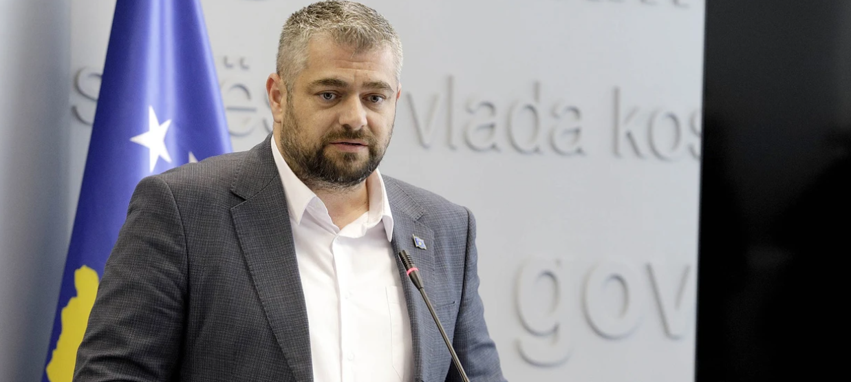“Standardet e komunikimit me qytetarët”, ministri Hoti nënshkruan vendimin