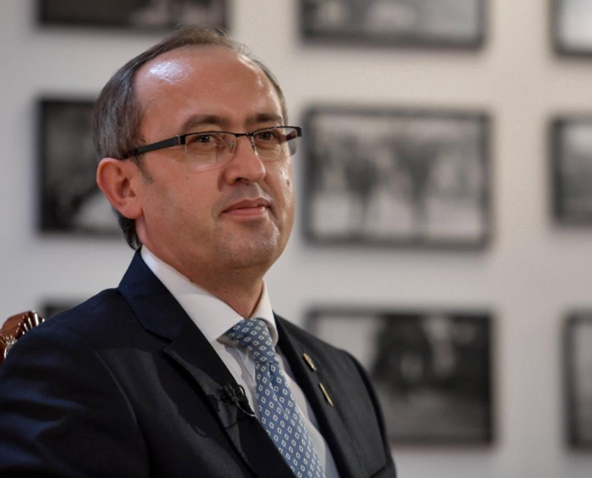 Hoti reagon pas dorëzimit të nënshkrimeve në LDK