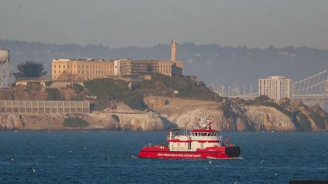 Përmbyset varka pranë Alcatraz/ Një i vdekur dhe tre të zhdukur
