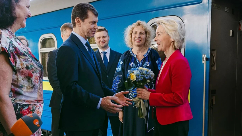 Von der Leyen mbërrin në Kiev për të diskutuar dronët dhe anëtarësimin në BE me Zelensky