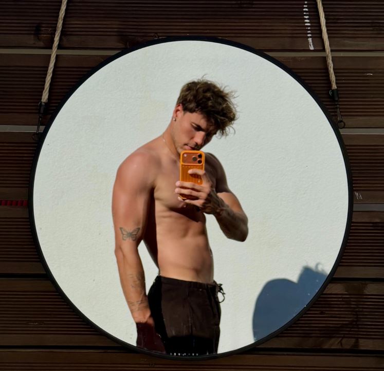 Klodi shijon pushimet, publikon foto nga momentet e relaksit