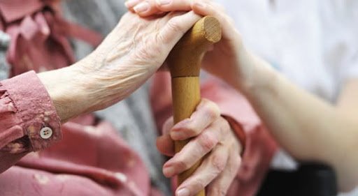 Shqipëria po moshohet, por gratë po plaken më shpejt! Mosha mediane e femrave kalon 45 vjeç