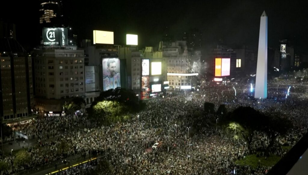 Argjentinasit festojnë arritjen në finale