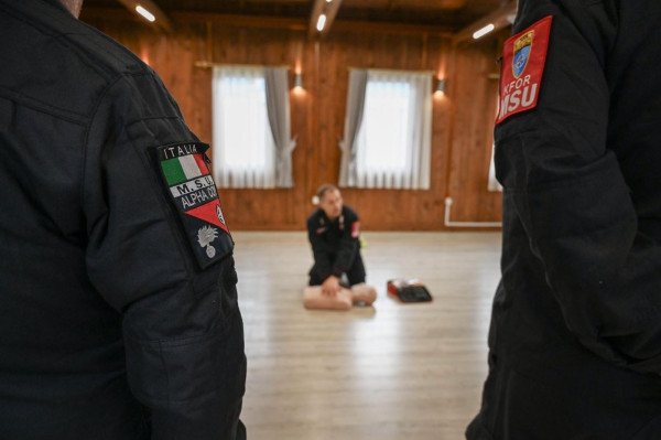​Karabinierët shtojnë aftësitë e tyre për shpëtimin e jetës në raste emergjente, gjithandej Kosovës