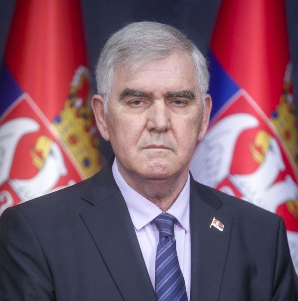 ​Ministri shqiptar i Serbisë, Demo Berisha, arsyeton kolegen dhe bashkëvendësen e tij Paunoviq