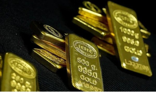 ​Ari bie përsëri nën 4,000 dollarë, tensionet në Lindjen e Mesme nxisin frikën për inflacionin