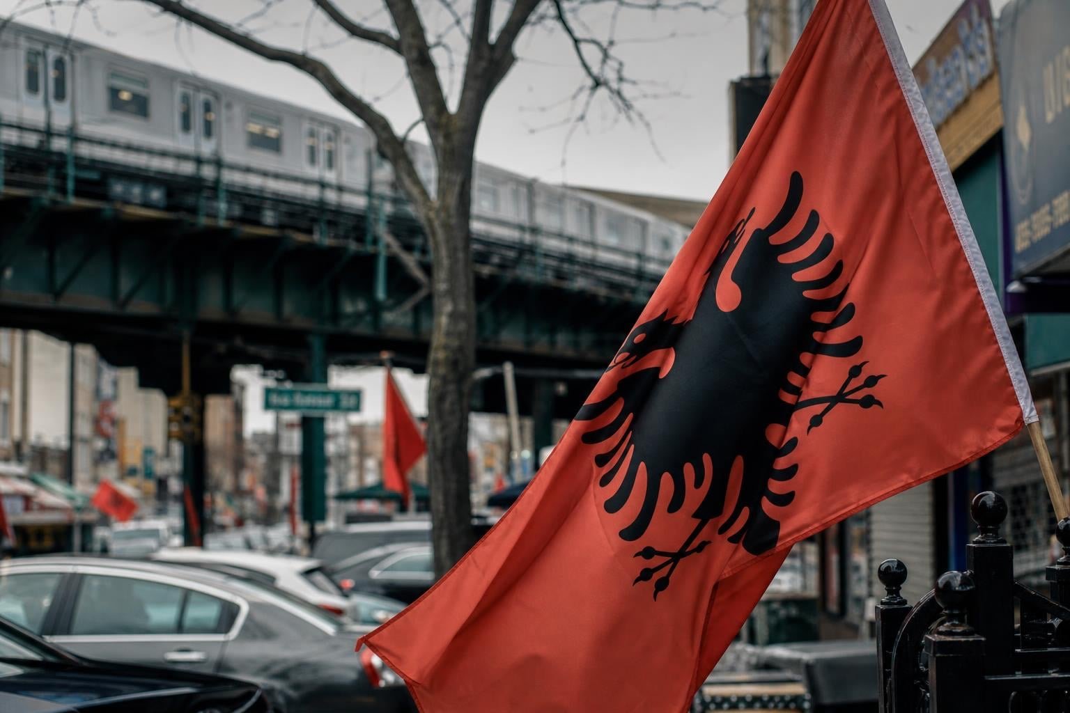 Shqipëria e Vogël në Bronx: Një Komunitet i formuar nga historia, vështirësia dhe shtëpia
