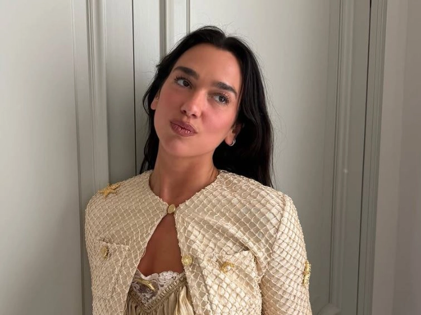 Dua Lipa mbështet protestat në Shqipëri dhe kritikon projektin e lidhur me familjen Trump