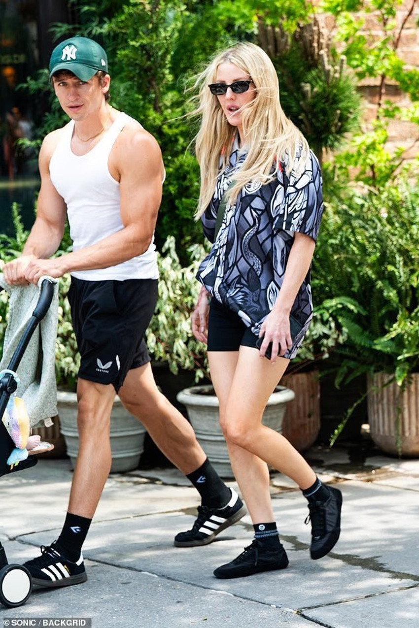 Ellie Goulding shfaqet në New York me Beau Minniear dhe vajzën e tyre 3 Image