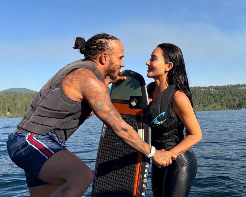 Pas vdekjes së gjyshes së Kim Kardashian, Lewis Hamilton e mbështet me një mesazh prekës