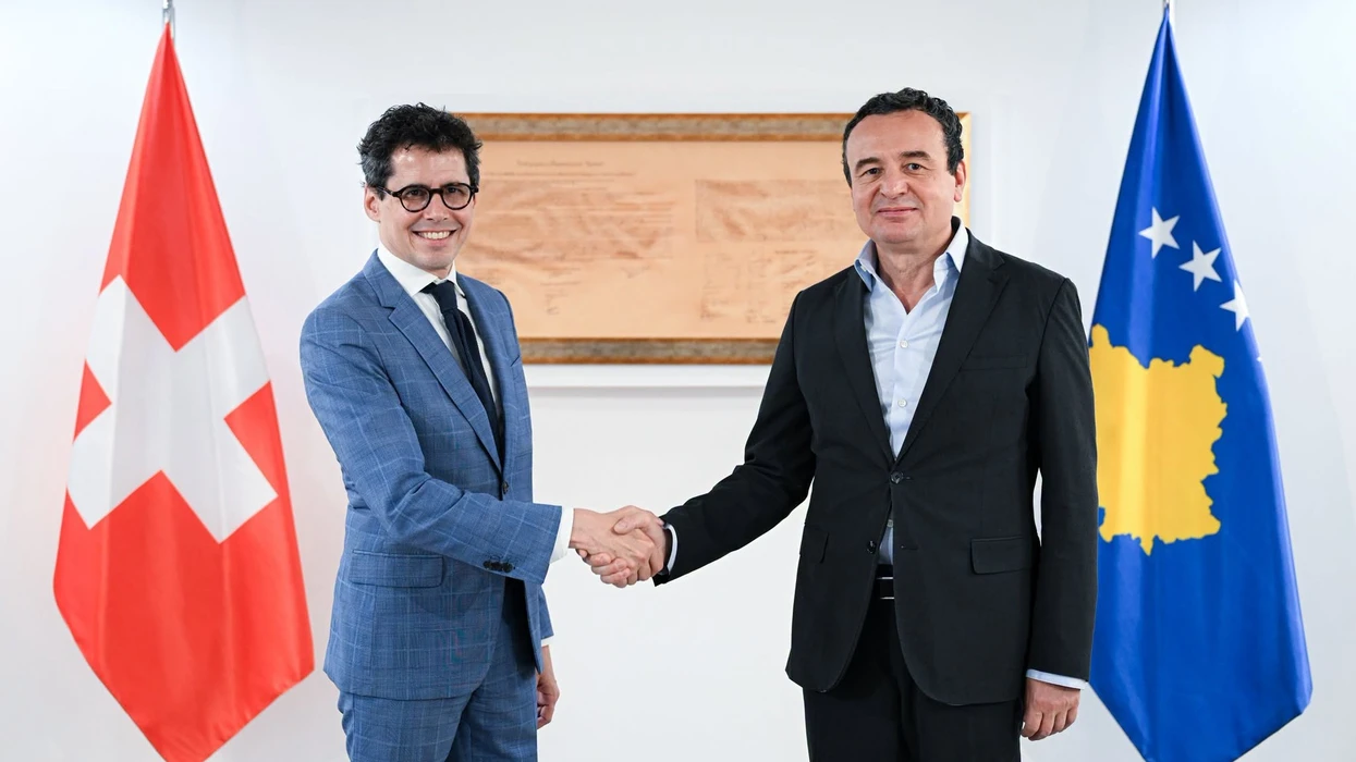 Rreth 68 milionë euro të zotuara për Kosovën nga Zvicra, Kurti falënderon ambasadorin Sprecher