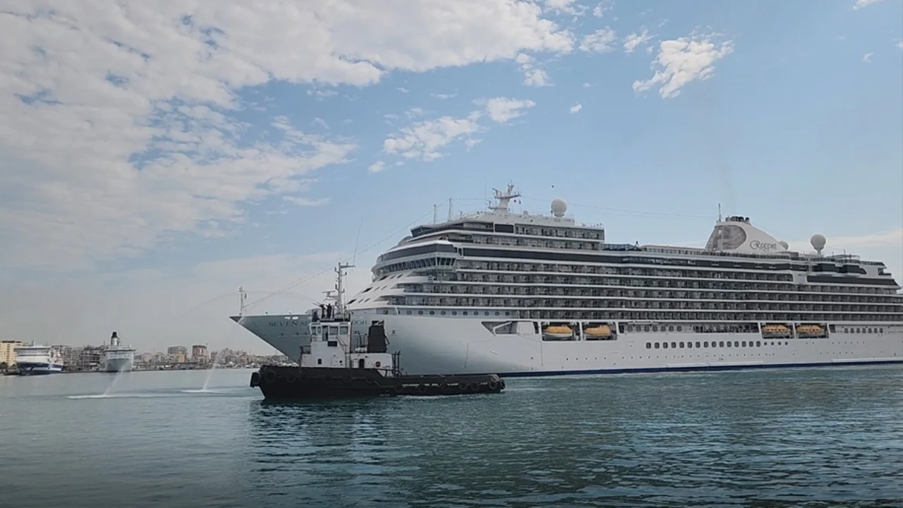 Kroçierat në rritje në Durrës, rreth 650 turistë amerikanë dhe kanadezë mbërrijnë në Durrës me anijen gjigante