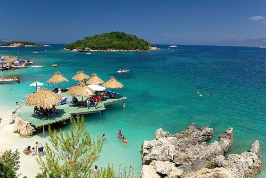 Protestat godasin turizmin, ministri Gonxhja: Humbëm rreth 97 mijë