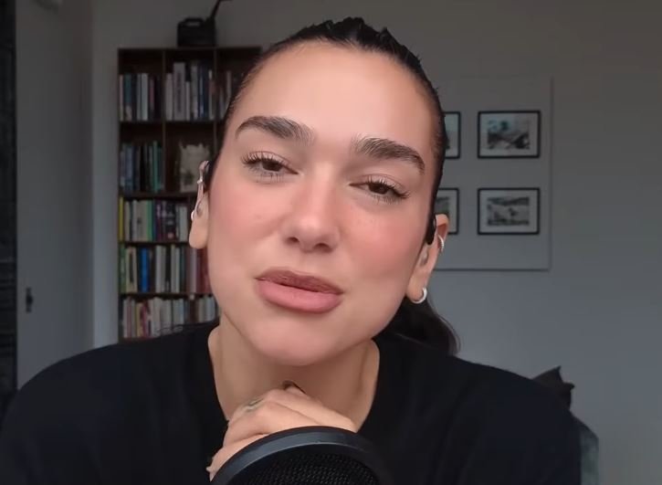 “Faleminderit Dua Lipa” - Mbështetja e këngëtares ndaj protestuesve shqiptarë raportohet nga “The Independent”