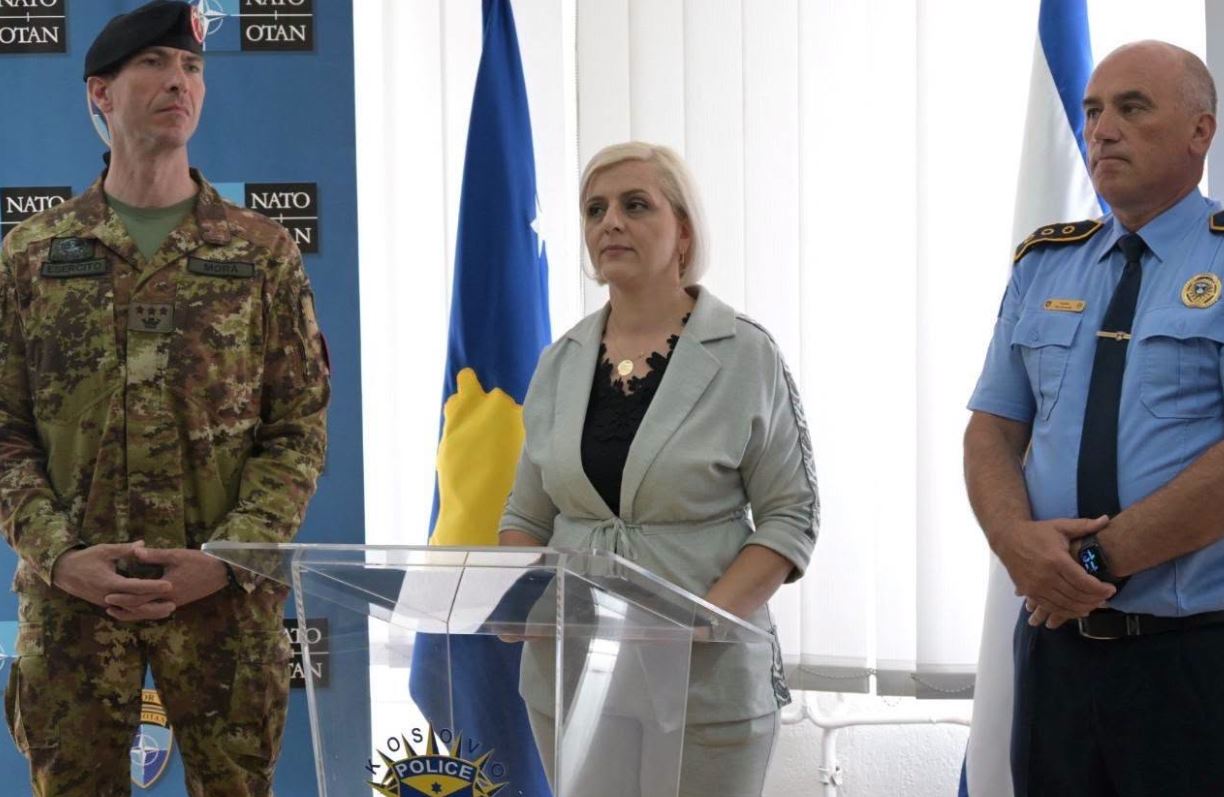 Policia në Pejë pranon dhomën mike nga KFOR-i italian